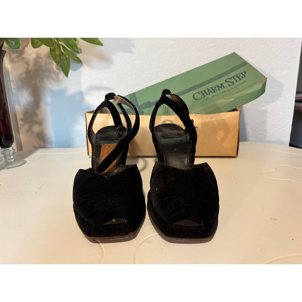 Vintage Black Suede slingback heels - Charm Step